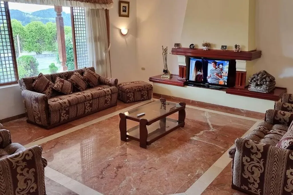 Quinta De Lujo En Challuabamba, Cuenca Villa